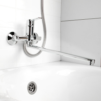 Смеситель для ванны Milardo Stripe, длинный излив, однорычажный