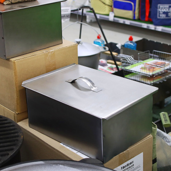 Коптильня BOYSCOUT, 40х28х16 см, 2 яруса Коптильня BOYSCOUT, 40х28х16 см, 2 яруса